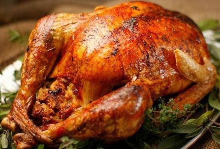 Pavo relleno horneado